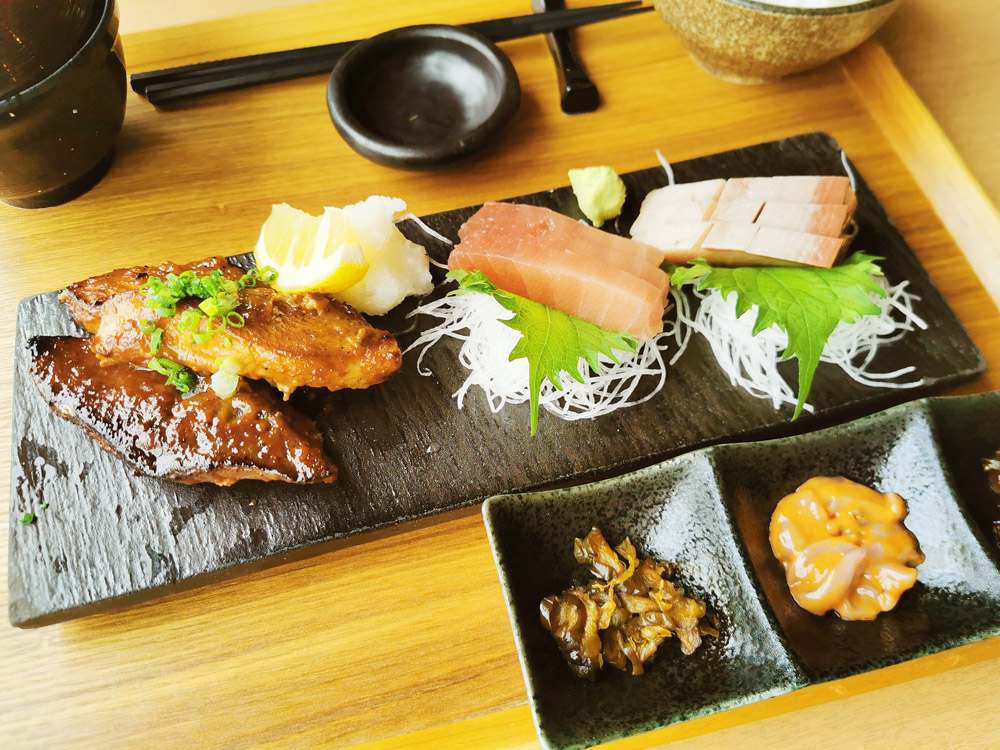 白鳥丸 - 地魚の刺身と西京粕漬け焼きの満足御膳